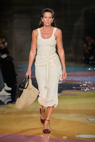 Look 11